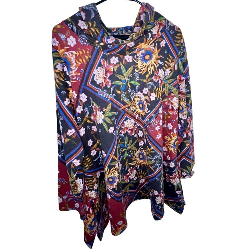 NWT Premise Floral Patterned Super Soft Flowy Sweater